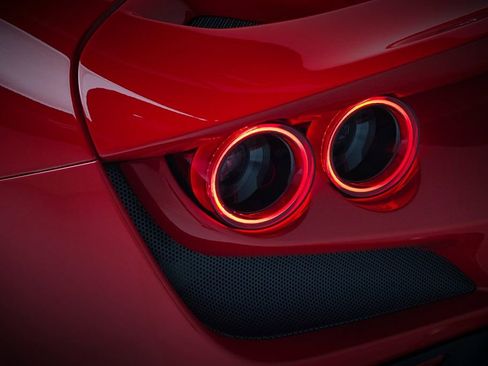 Used 2021 Ferrari F8 Tributo image 39