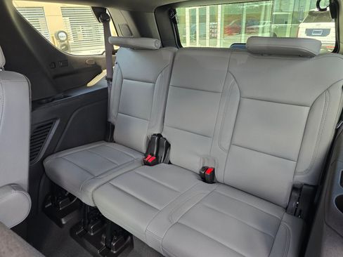 Used 2023 Chevrolet Tahoe Z71 w/ Luxury Package AWD/4WD image 11