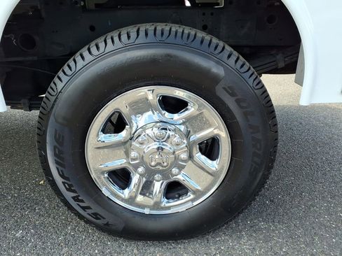Used 2023 RAM 3500 Tradesman w/ Chrome Appearance Group AWD/4WD image 16