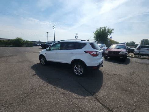 Used 2018 Ford Escape SE w/ SE Sync 3 Package AWD/4WD image 18