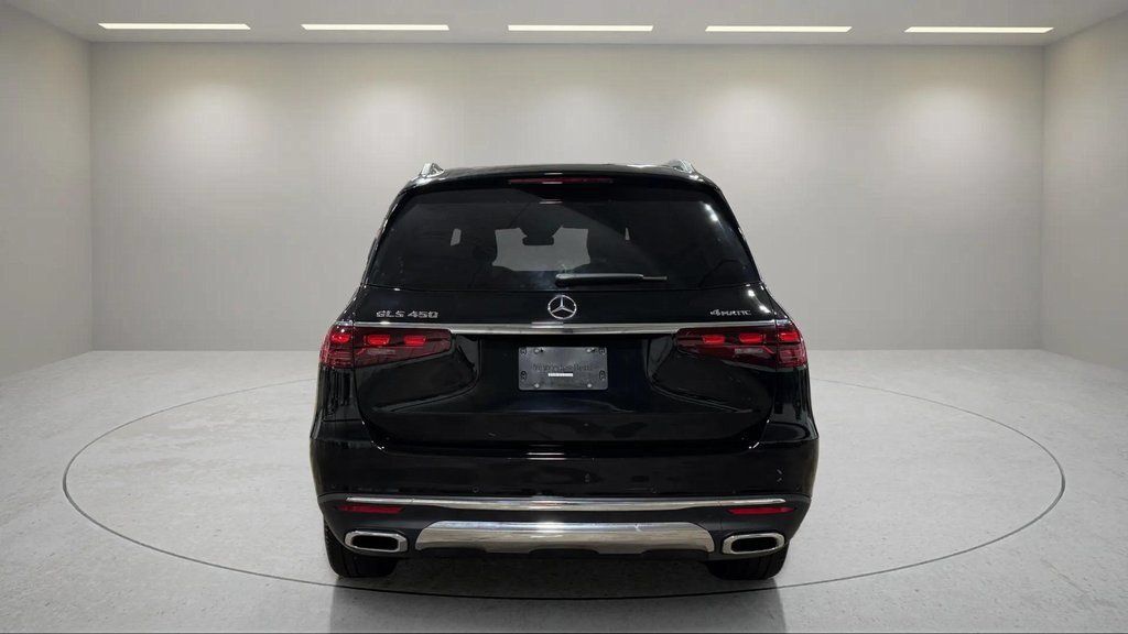 Used 2025 Mercedes-Benz GLS 450 4MATIC image 4