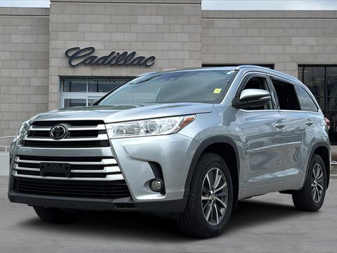 Used 2018 Toyota Highlander XLE AWD/4WD image 5