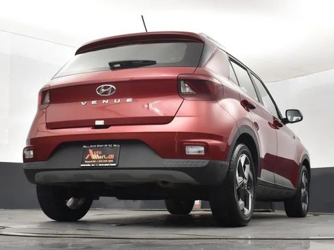 Used 2025 Hyundai Venue Limited FWD image 13