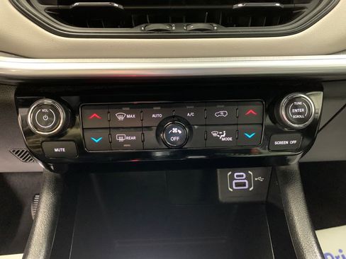 Used 2025 Jeep Compass Limited AWD/4WD image 25