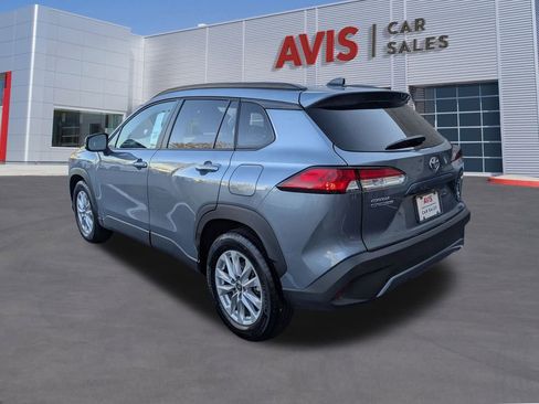 Used 2025 Toyota Corolla Cross LE image 9