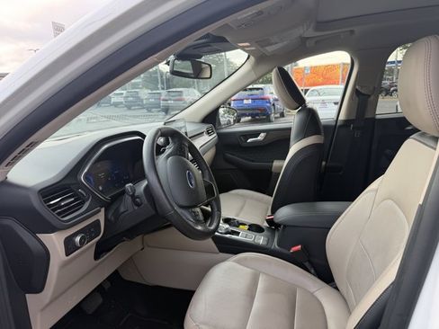 Used 2020 Ford Escape Titanium w/ Titanium Premium Package 2.0 AWD/4WD image 5
