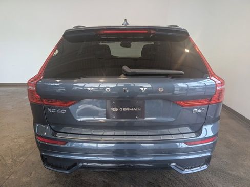 Used 2022 Volvo XC60 B6 R-Design w/ Advanced Package image 4