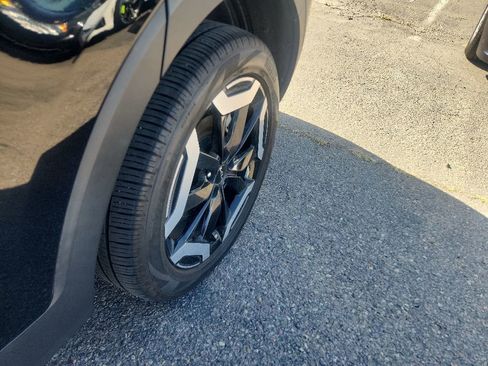 Used 2024 Kia Telluride EX w/ EX Captain's Chair Package FWD image 8