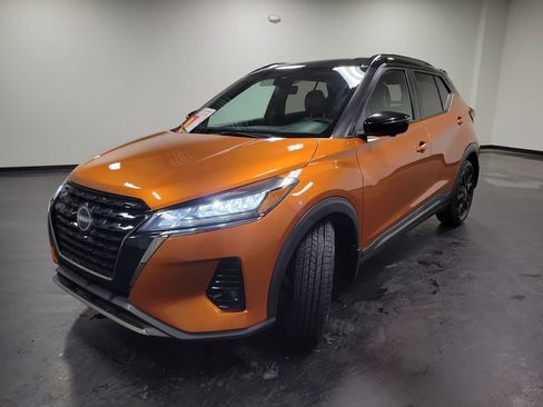 Used 2022 Nissan Kicks SR w/ Premium Package image 4