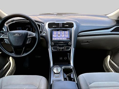 Used 2019 Ford Fusion SE FWD image 16