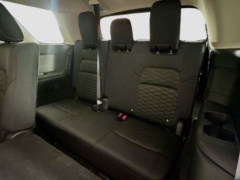 Used 2025 Nissan Pathfinder SV FWD image 28