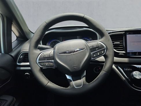 New 2025 Chrysler Voyager LX image 13