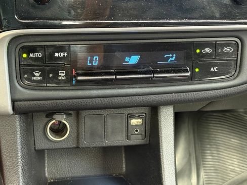 Used 2019 Toyota Corolla LE FWD image 21
