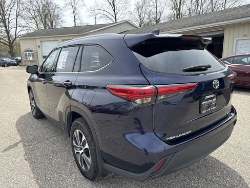 Used 2022 Toyota Highlander XLE image 9