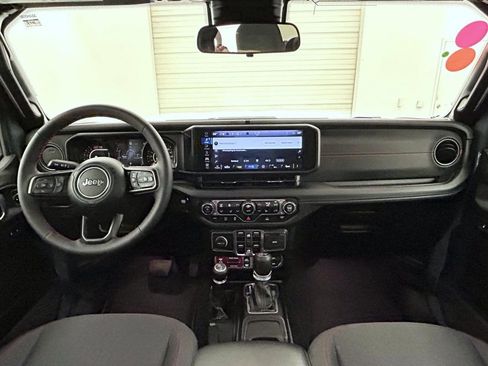 Used 2024 Jeep Wrangler Unlimited Rubicon w/ Convenience Group AWD/4WD image 13