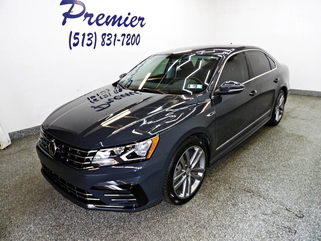 Used 2017 Volkswagen Passat 1.8T R-Line FWD image 1