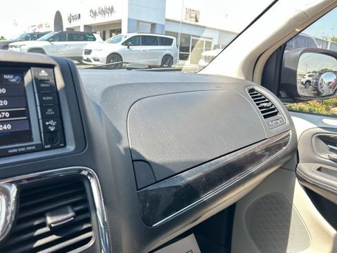 Used 2015 Chrysler Town & Country Touring w/ Driver Convenience Group FWD image 42