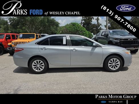 Used 2015 Toyota Camry LE FWD image 4
