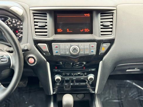 Used 2015 Nissan Pathfinder S image 22
