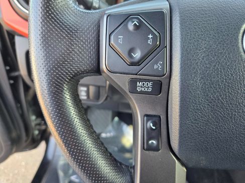 Used 2020 Toyota Tacoma TRD Off-Road AWD/4WD image 17