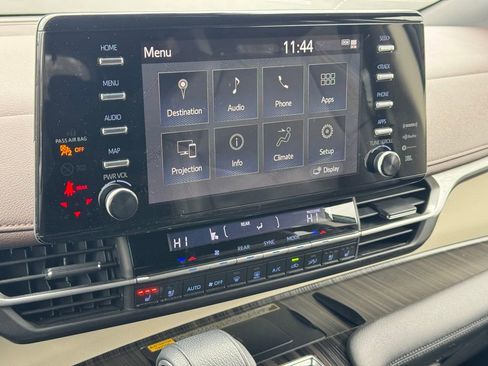 Certified 2021 Toyota Sienna Platinum image 37