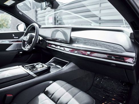 Used 2024 BMW 760i xDrive AWD/4WD image 40