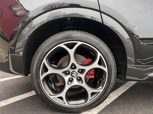 Used 2024 Alfa Romeo Tonale Veloce image 14