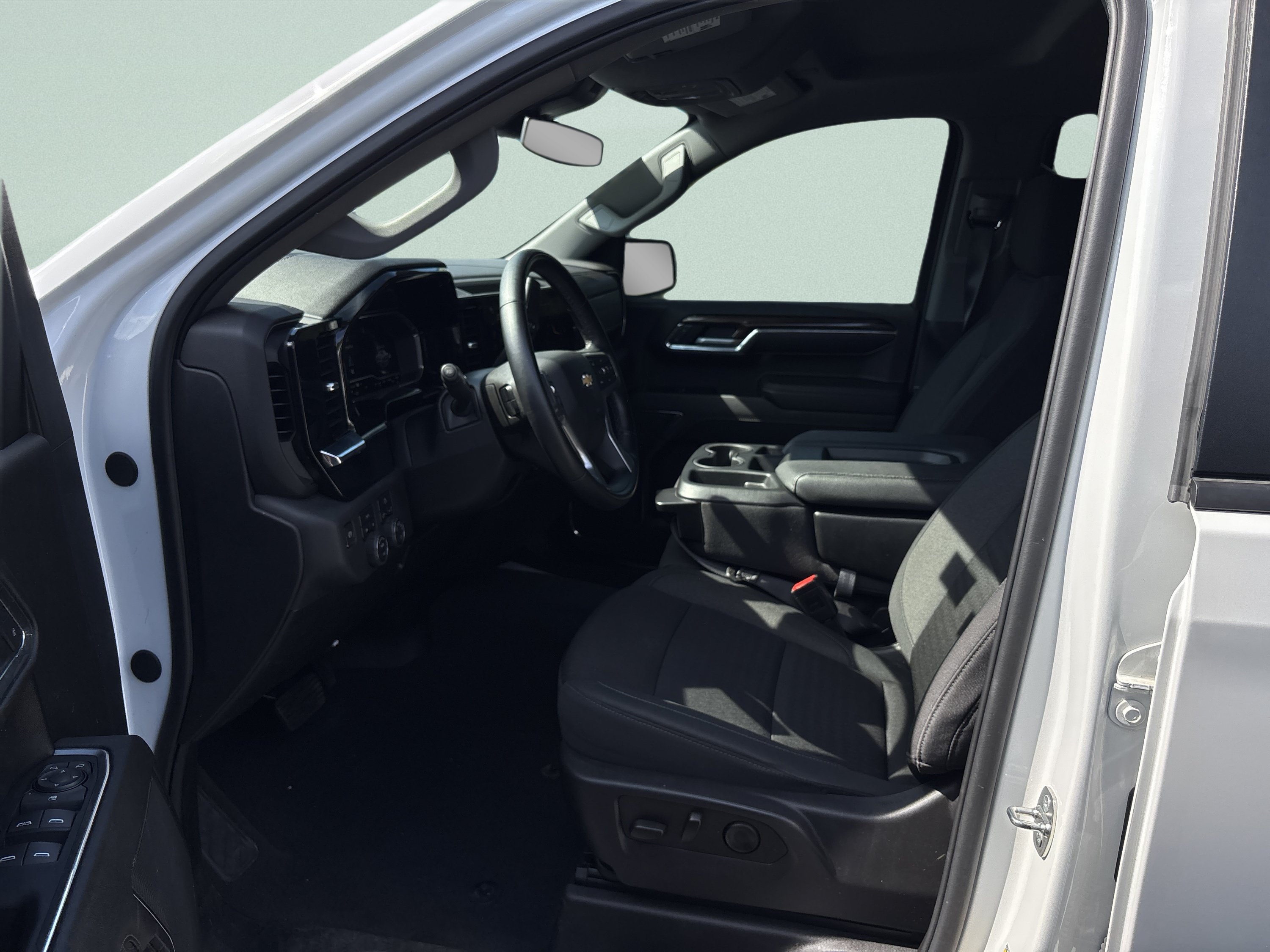 Used 2024 Chevrolet Silverado 1500 LT AWD/4WD image 10