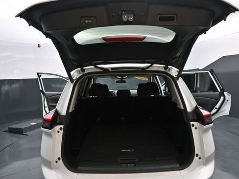 Used 2024 Nissan Rogue SV FWD image 31