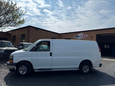 Used 2017 GMC Savana 2500 RWD image 4