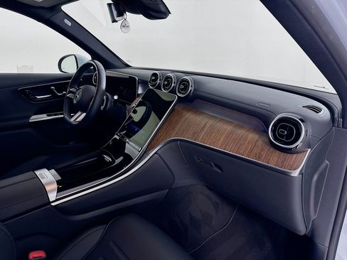Certified 2025 Mercedes-Benz GLC 300 image 29