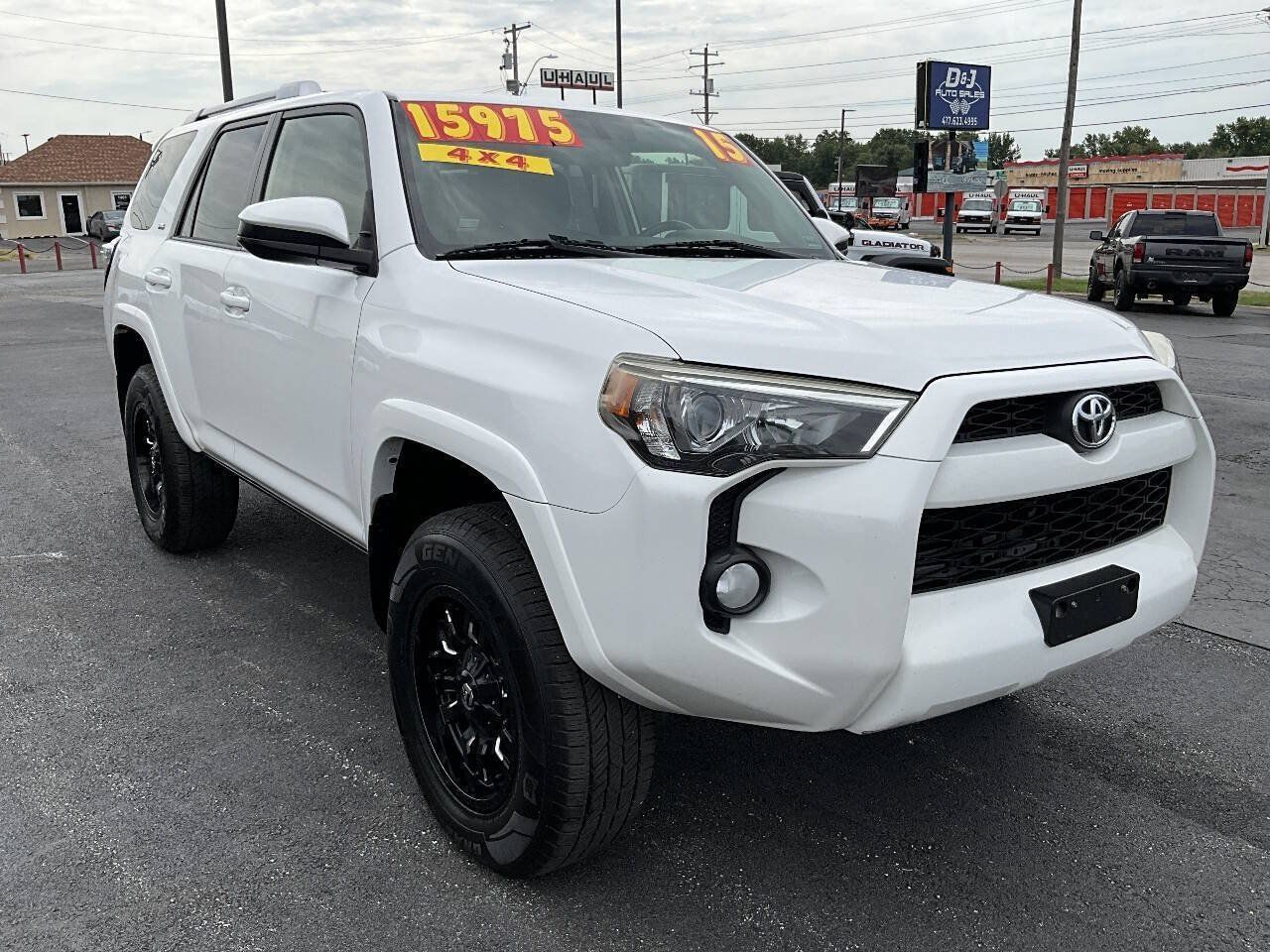 Used 2015 Toyota 4Runner SR5 w/ Four Season Floor Mat Package AWD/4WD image 9