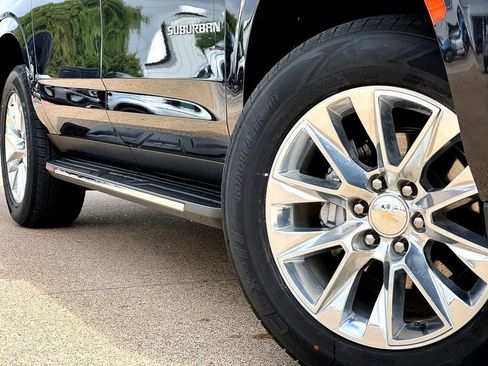 Used 2024 Chevrolet Suburban Premier RWD image 2
