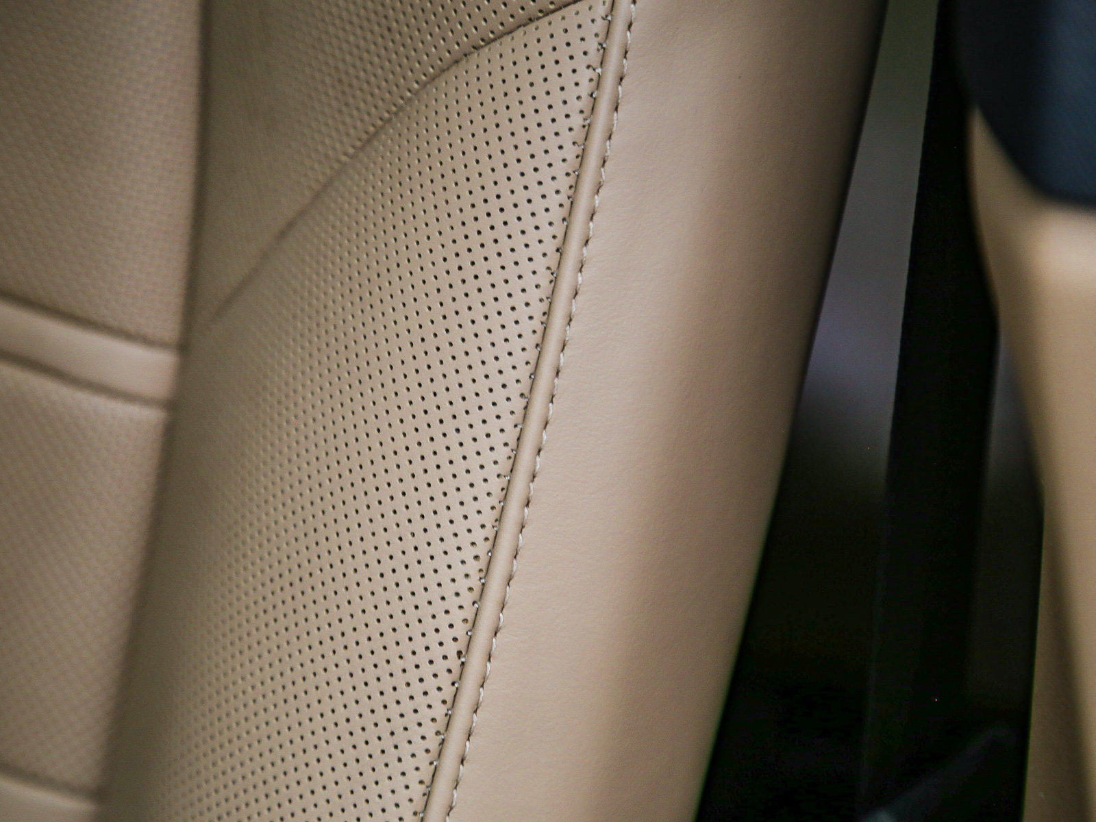 Certified 2023 Porsche Cayenne AWD/4WD image 26