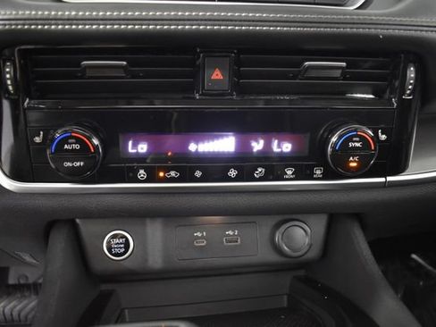 Used 2021 Nissan Rogue SV w/ Premium Package AWD/4WD image 18
