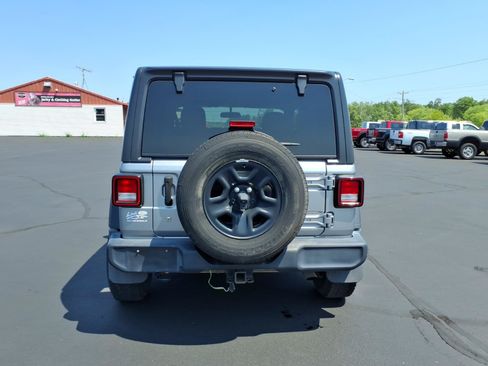 Used 2019 Jeep Wrangler Sport AWD/4WD image 5