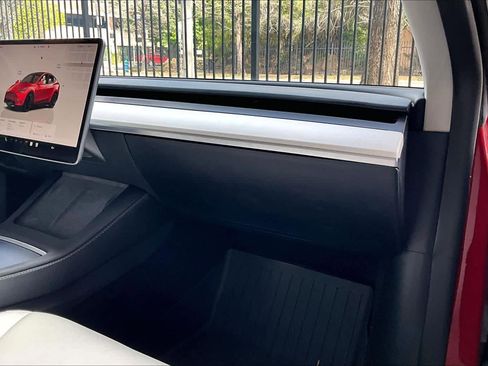 Used 2023 Tesla Model Y Performance image 18