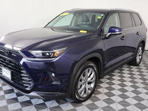 Used 2024 Toyota Grand Highlander Limited image 4