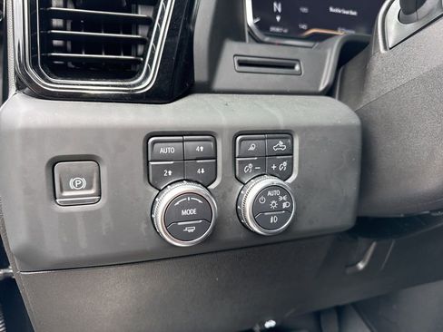 Used 2024 GMC Sierra 2500 AT4 w/ AT4 Preferred Package AWD/4WD image 18