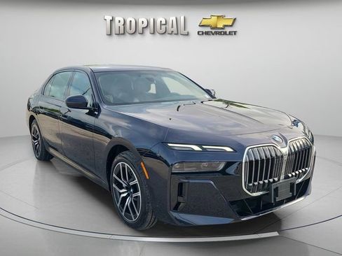 Used 2023 BMW 760i xDrive image 4