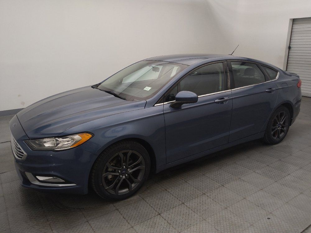Used 2018 Ford Fusion SE w/ Equipment Group 201A FWD image 2