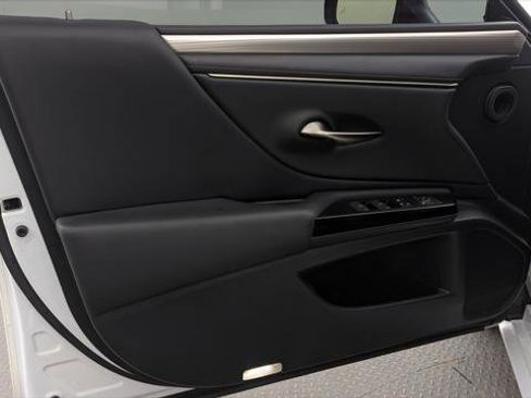 Used 2022 Lexus ES 300h F Sport FWD image 13
