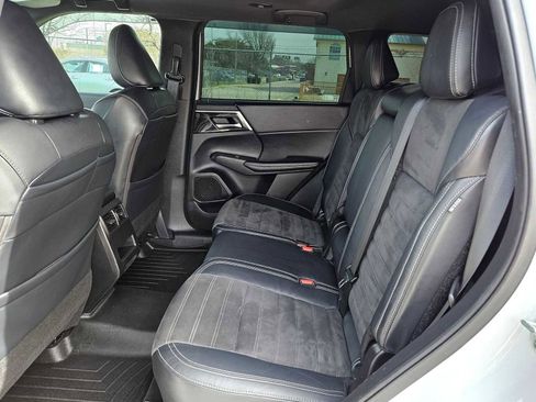 Used 2022 Mitsubishi Outlander SE image 17