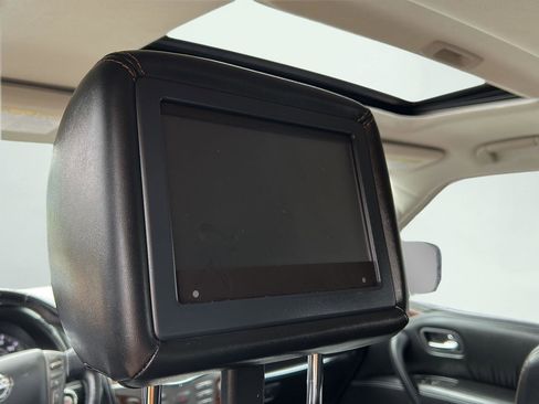 Used 2019 Nissan Armada Platinum w/ Interior Lighting Package image 36