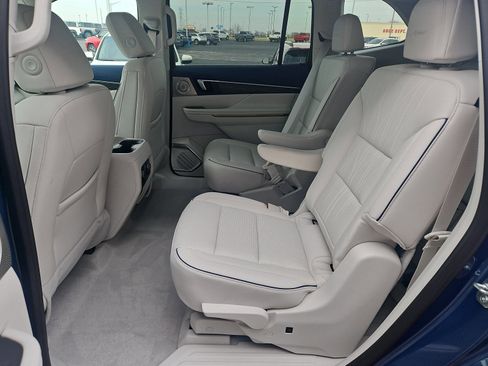 Used 2025 Buick Enclave Avenir w/ Super Cruise Package image 22