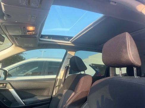Used 2018 Subaru Forester 2.5i Premium w/ All-Weather Package AWD/4WD image 8