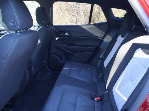 Used 2024 Chevrolet Trax RS w/ Sunroof Package image 36