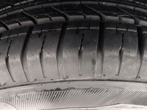 Used 2024 Chrysler Pacifica Touring-L FWD image 5