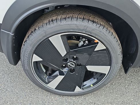 New 2026 Nissan Kicks SR w/ Cold Weather Package AWD/4WD image 6