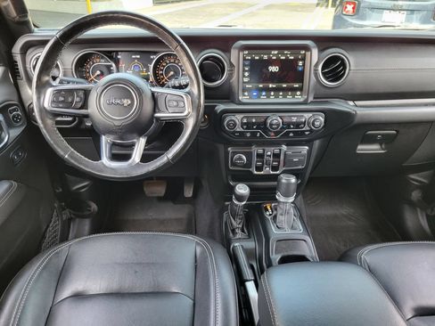 Used 2022 Jeep Wrangler Unlimited Sahara w/ Cold Weather Group AWD/4WD image 4